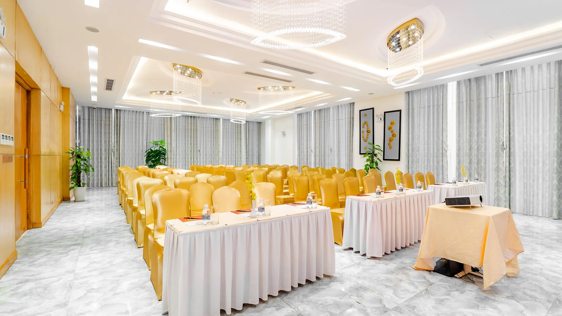 Cicilia Hotels & Spa Danang Powered By Aston