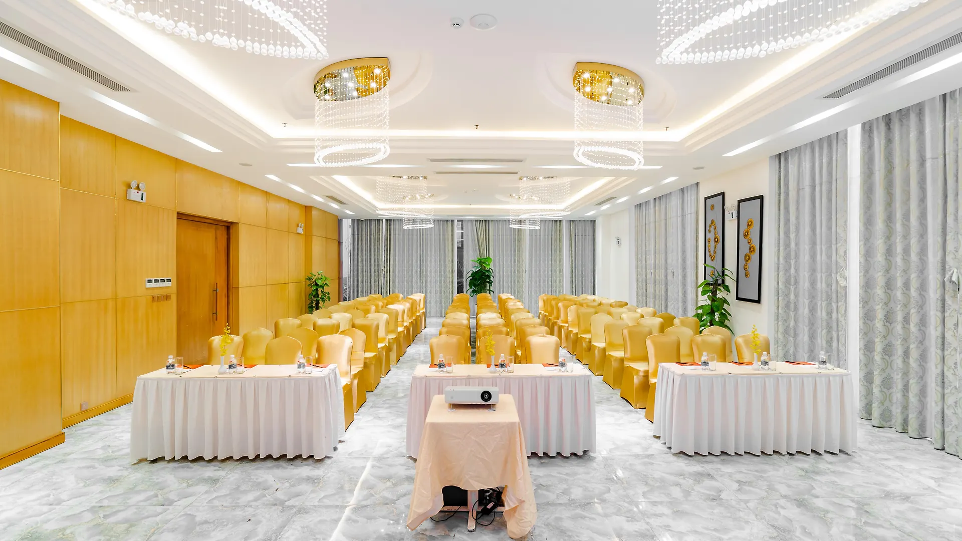 Cicilia Hotels & Spa Danang Powered By Aston