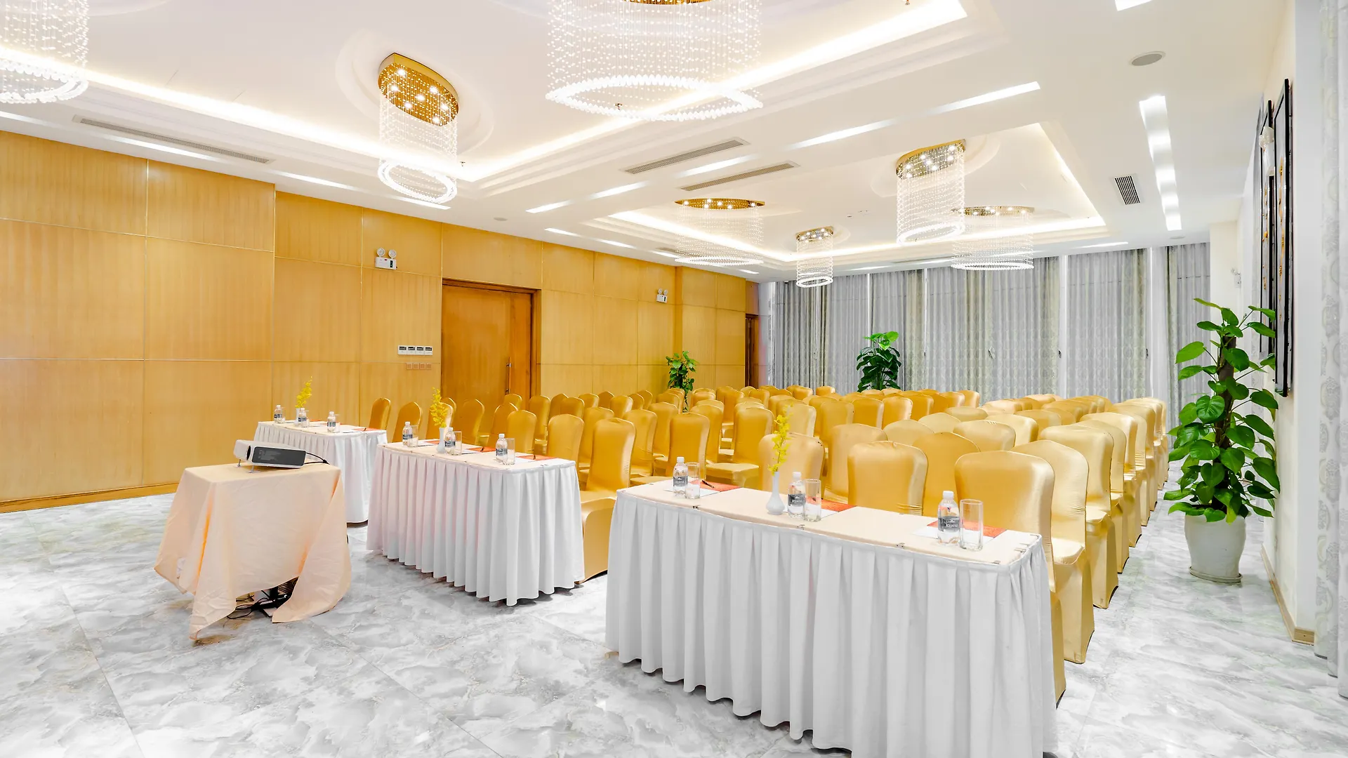 Cicilia Hotels & Spa Danang Powered By Aston